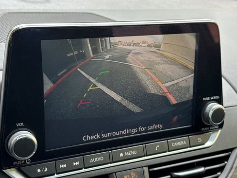 Used 2024 Nissan Altima 2.5 SV FWD image 18