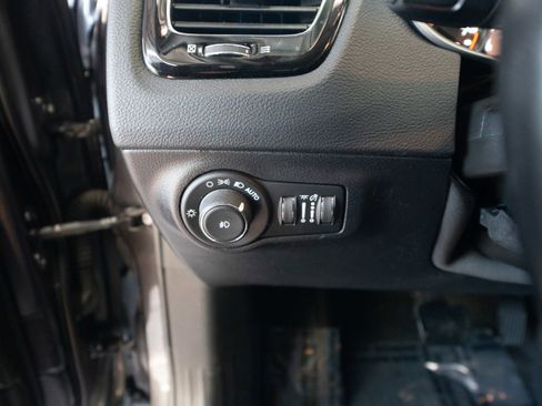 Used 2020 Jeep Compass Latitude image 11