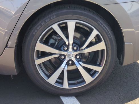 Used 2017 Nissan Maxima 3.5 SL FWD image 25