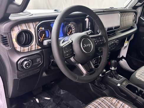 New 2026 Jeep Gladiator Sport AWD/4WD image 11