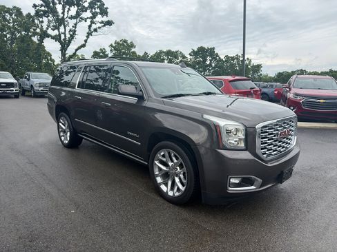 Used 2020 GMC Yukon XL Denali w/ Denali Ultimate Package AWD/4WD image 4