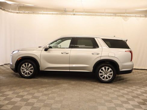 Used 2024 Hyundai Palisade SEL FWD image 2