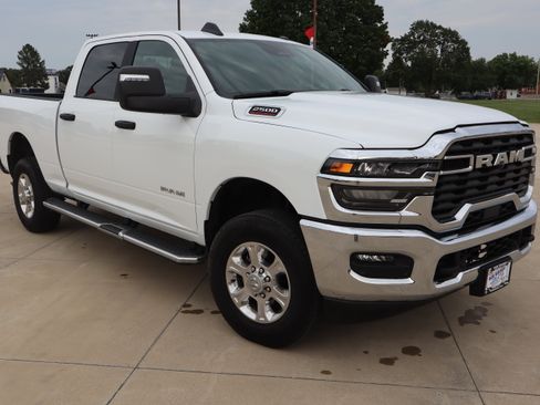 Used 2026 RAM 2500 Big Horn AWD/4WD image 3