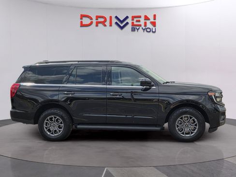 Used 2025 Ford Expedition Active RWD image 6
