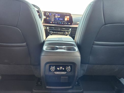 Used 2026 Chevrolet Traverse Z71 w/ Enhanced Driving Package AWD/4WD image 14