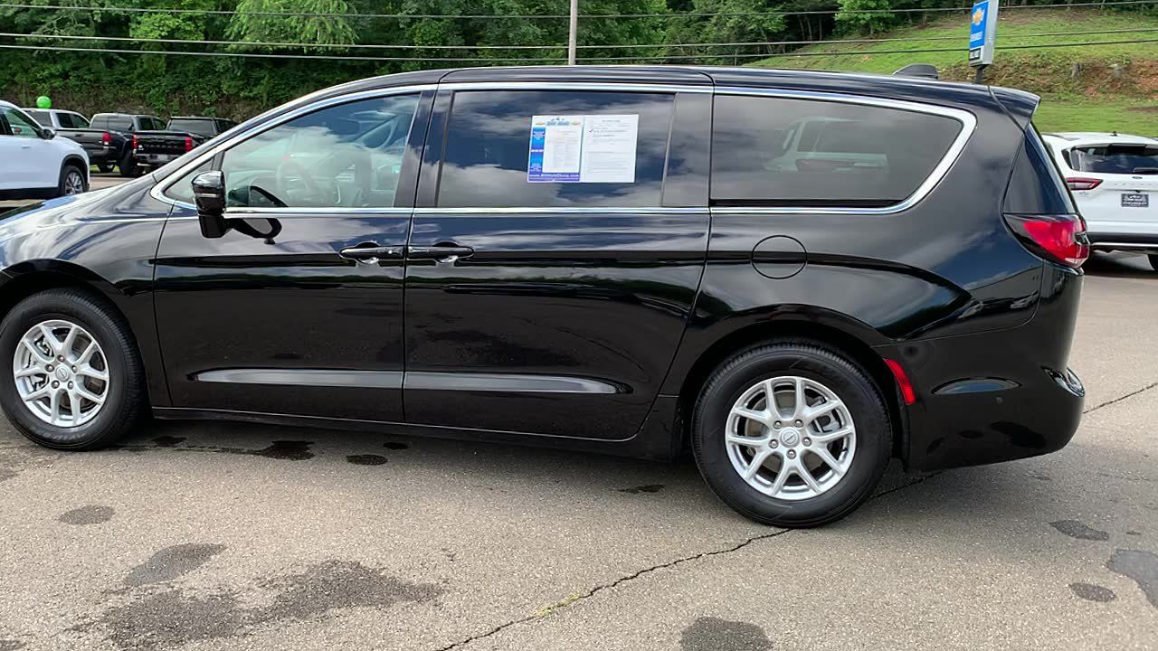 Used 2025 Chrysler Pacifica Select FWD 360° Tour