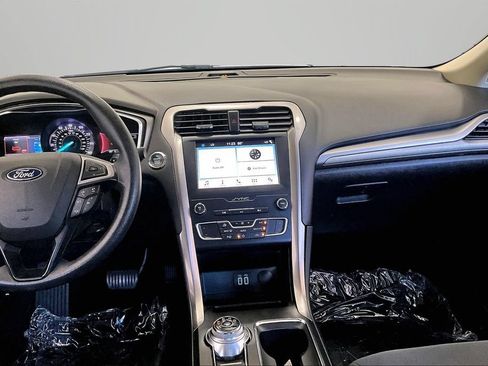 Used 2019 Ford Fusion SE FWD image 9