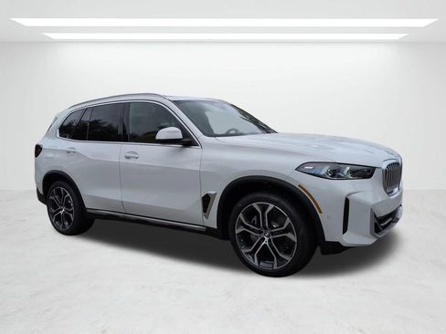 New 2026 BMW X5 xDrive40i w/ Premium Package AWD/4WD image 2