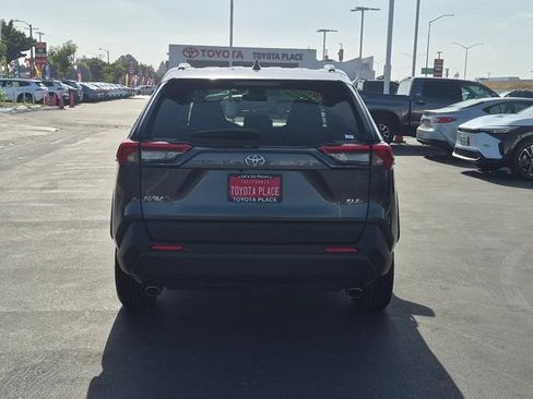 Used 2025 Toyota RAV4 XLE FWD image 9