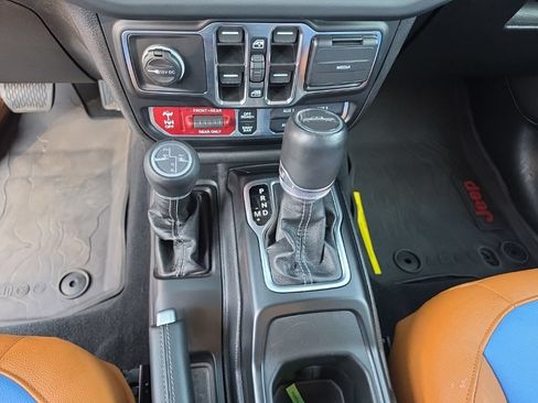 Used 2024 Jeep Gladiator Rubicon AWD/4WD image 27