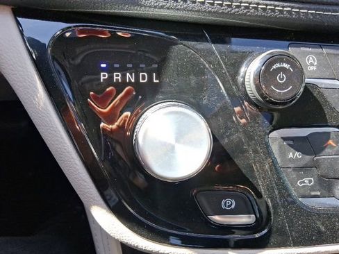 Used 2023 Chrysler Pacifica Limited image 26