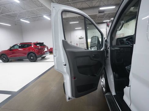 Used 2024 Ford Transit 250 Low Roof AWD w/ Exterior Upgrade Package image 27
