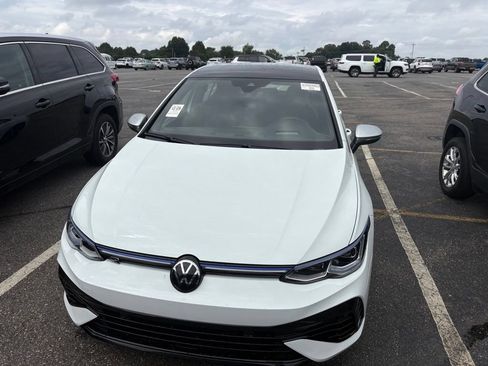 Used 2024 Volkswagen Golf R AWD/4WD image 9
