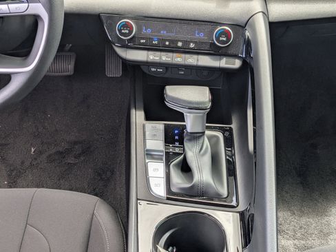 New 2025 Hyundai Elantra Blue image 8