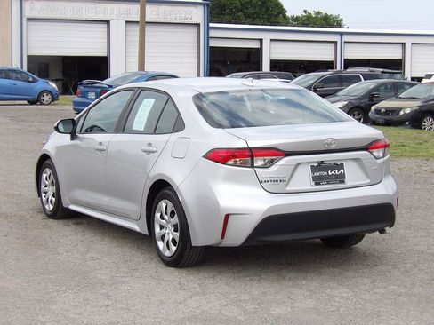 Used 2025 Toyota Corolla LE FWD image 8