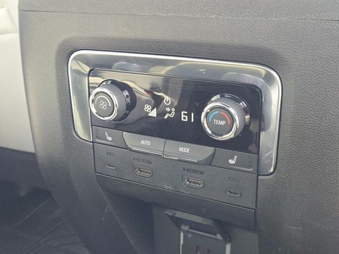 Used 2026 Chevrolet Suburban Premier AWD/4WD image 11
