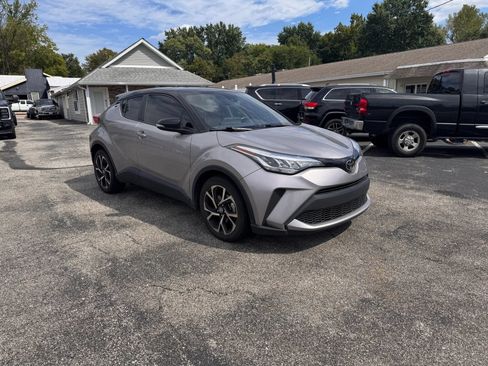 Used 2020 Toyota C-HR XLE FWD image 7