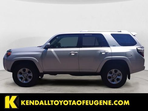 Used 2018 Toyota 4Runner SR5 Premium AWD/4WD image 2