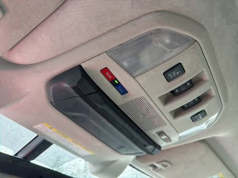 Used 2022 Subaru Ascent Limited w/ Technology Package image 13