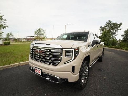 New 2026 GMC Sierra 1500 Denali w/ Denali Reserve Package AWD/4WD image 7