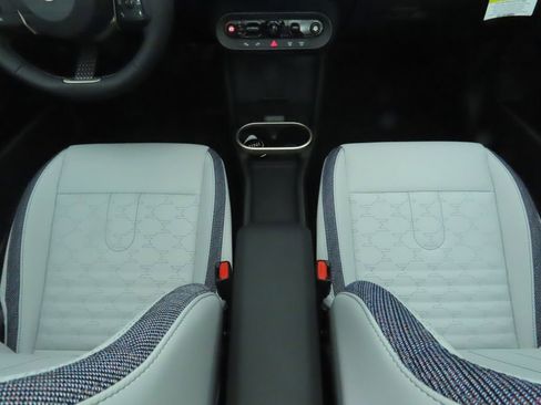 Used 2026 MINI Cooper 4-Door Hardtop image 18