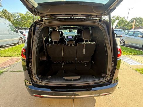 Used 2026 Chrysler Pacifica Limited FWD image 18