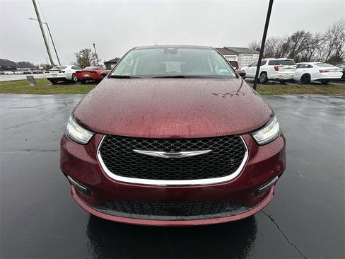 Used 2023 Chrysler Pacifica Touring-L image 26