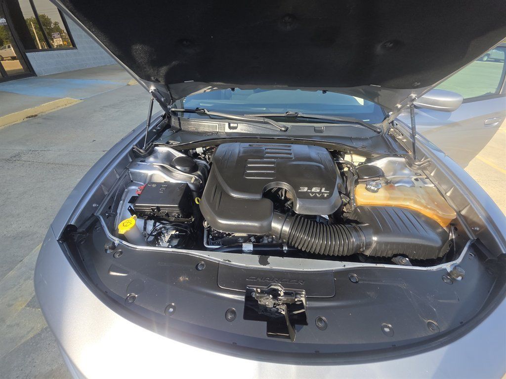 Used 2015 Dodge Charger SE RWD image 13