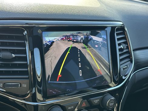 Used 2019 Jeep Grand Cherokee Limited w/ Luxury Group II image 21