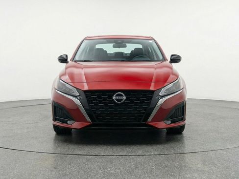 Used 2025 Nissan Altima 2.5 SV image 2