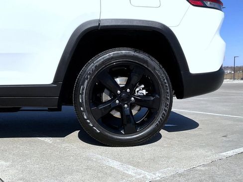 Used 2023 Jeep Grand Cherokee Altitude image 23