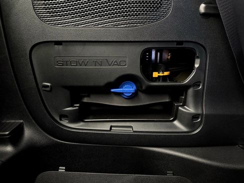 New 2026 Chrysler Pacifica Limited w/ Uconnect Theater Family Group image 37