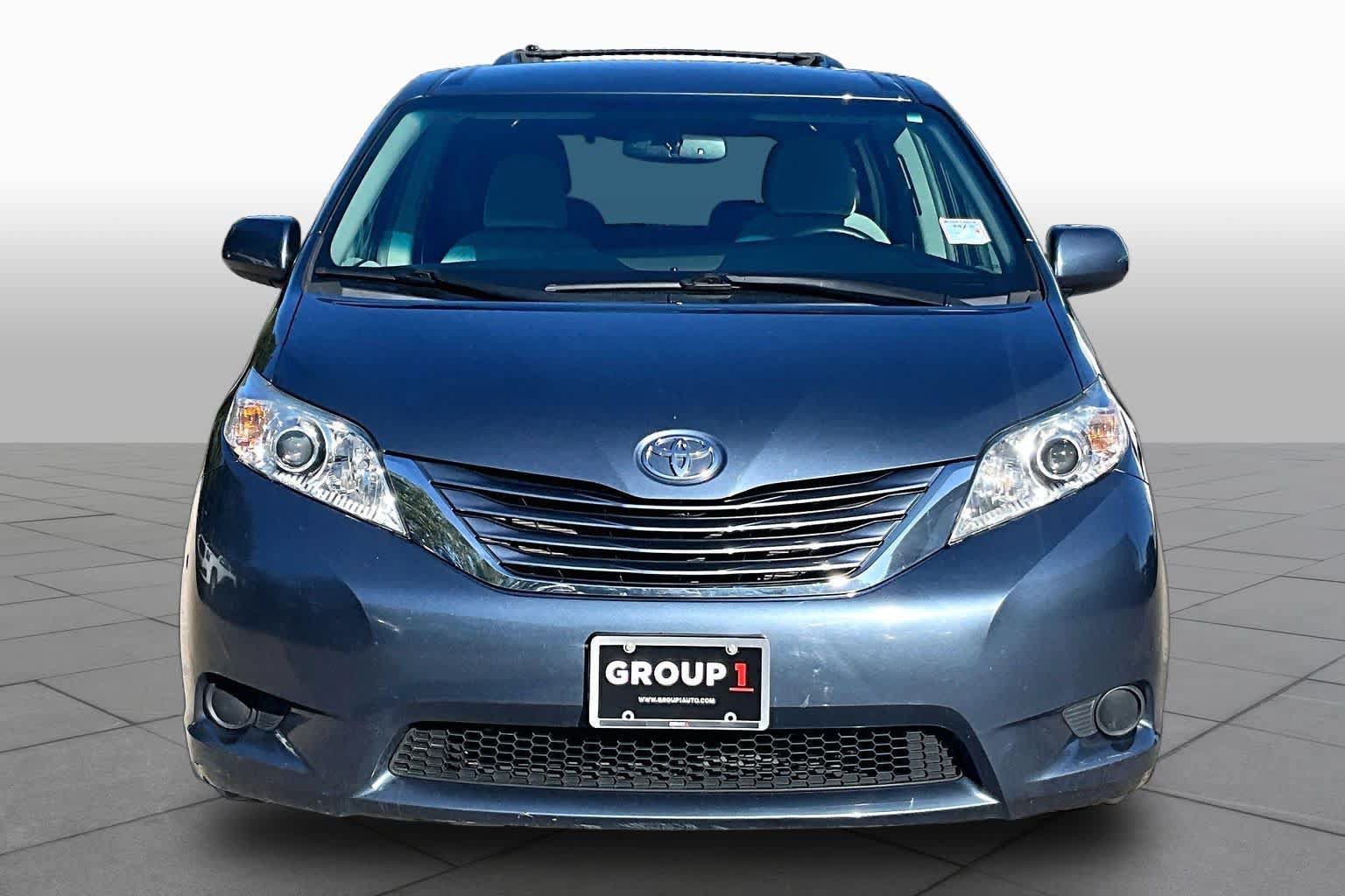 Certified 2017 Toyota Sienna LE FWD image 4