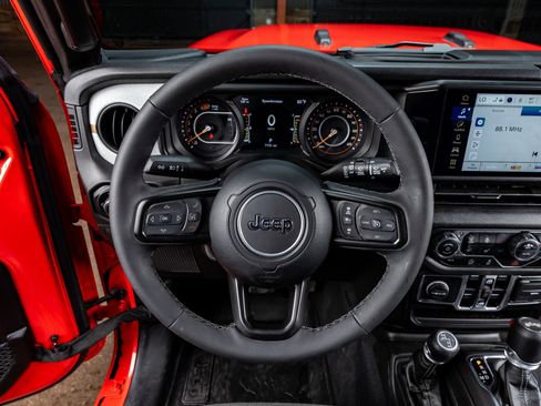 Used 2025 Jeep Wrangler Sport S image 18