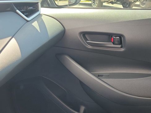Used 2025 Toyota Corolla LE image 30