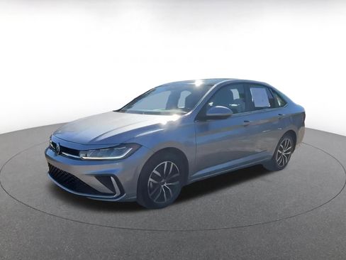 Used 2025 Volkswagen Jetta SE image 8