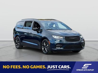 Used 2025 Chrysler Pacifica Limited