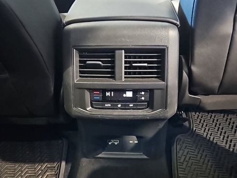 Used 2021 Volkswagen Atlas SE image 16