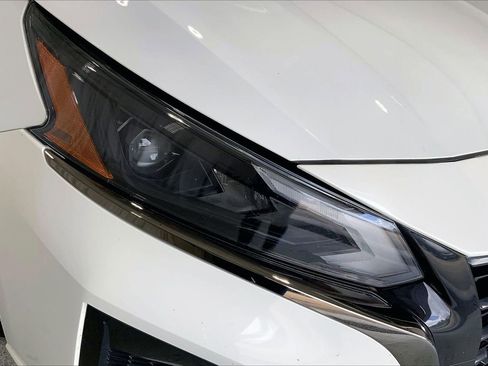 Used 2023 Nissan Altima 2.5 SR FWD image 12