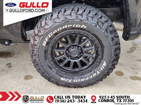 Used 2025 Toyota Tacoma SR5 AWD/4WD image 9