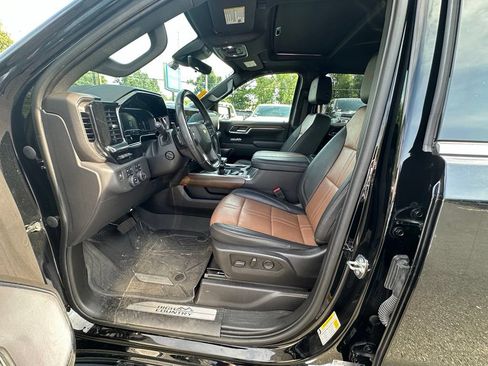 Used 2023 Chevrolet Silverado 1500 High Country w/ High Country Premium Package AWD/4WD image 25