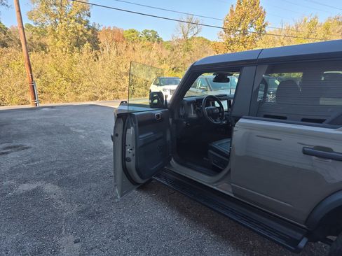 New 2025 Ford Bronco Outer Banks image 9