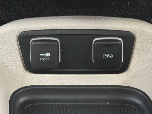 Used 2021 Chrysler Pacifica Touring-L image 25