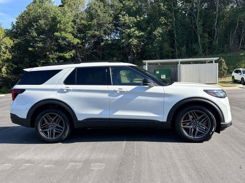 Used 2025 Ford Explorer ST w/ Sun And Sound Package AWD/4WD image 28