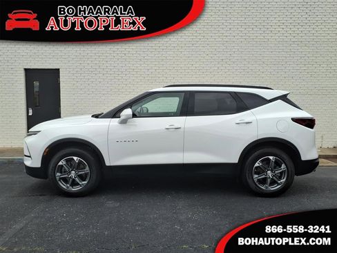 Used 2024 Chevrolet Blazer LT w/ Convenience Package FWD image 1