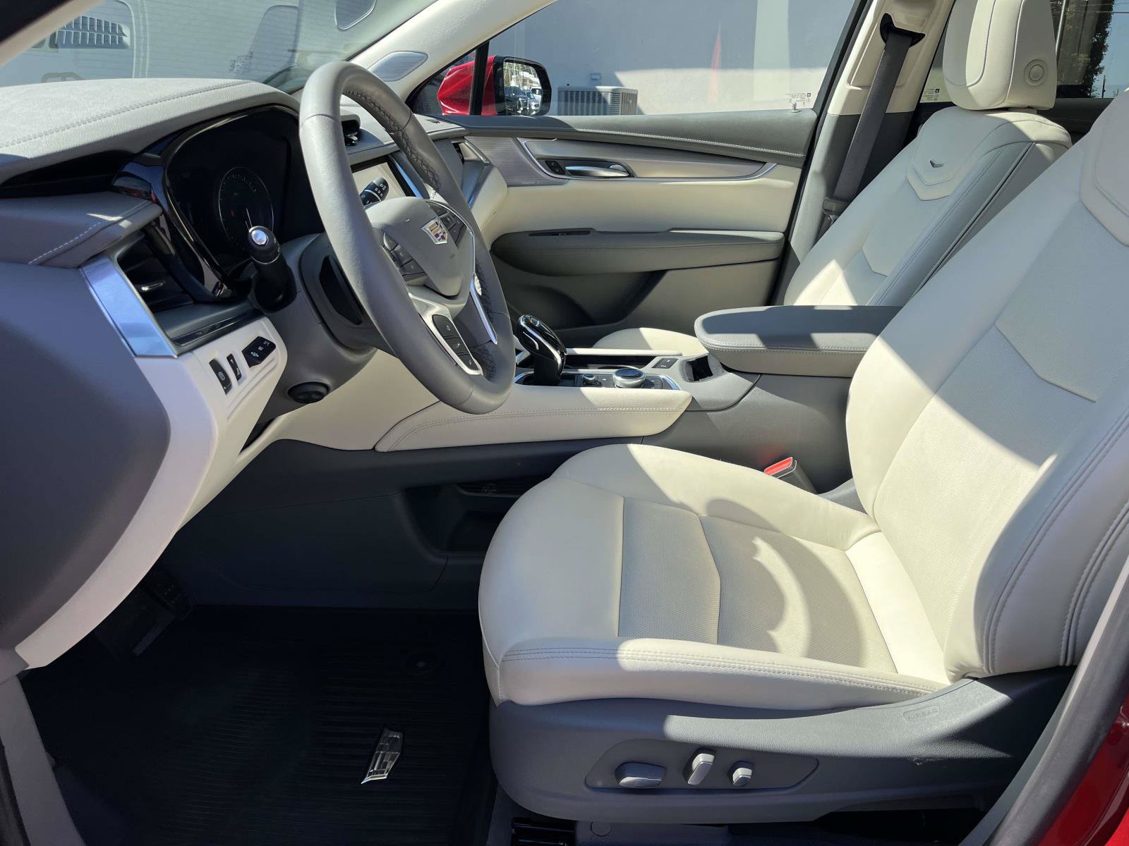 Used 2024 Cadillac XT5 Premium Luxury w/ Technology Package FWD image 14