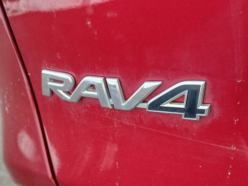 Used 2021 Toyota RAV4 LE image 6