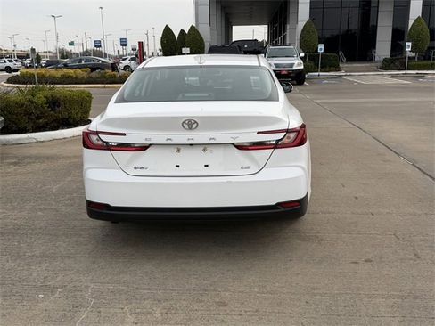 Used 2025 Toyota Camry LE image 6