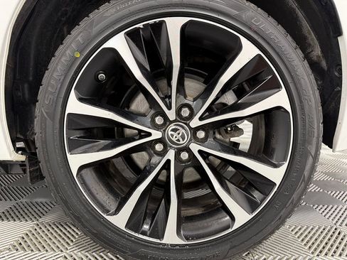 Used 2018 Toyota Corolla SE image 25