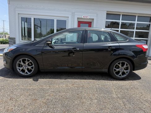 Used 2013 Ford Focus SE FWD image 2